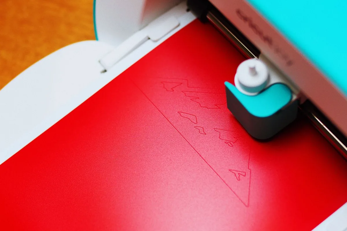Vinyl cutting for custom prints